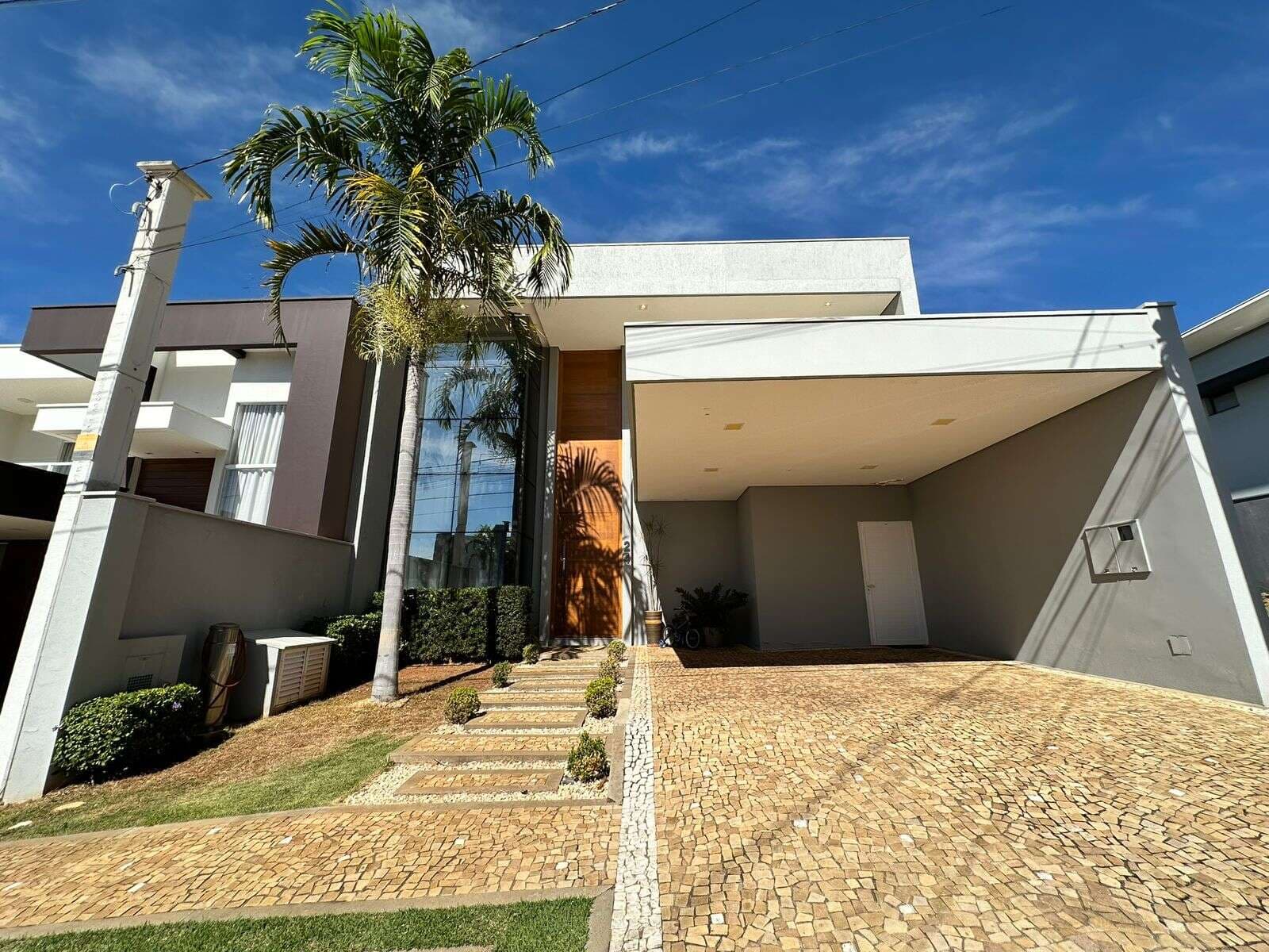 Casa para Comprar em Marília no bairro ESMERALDA
