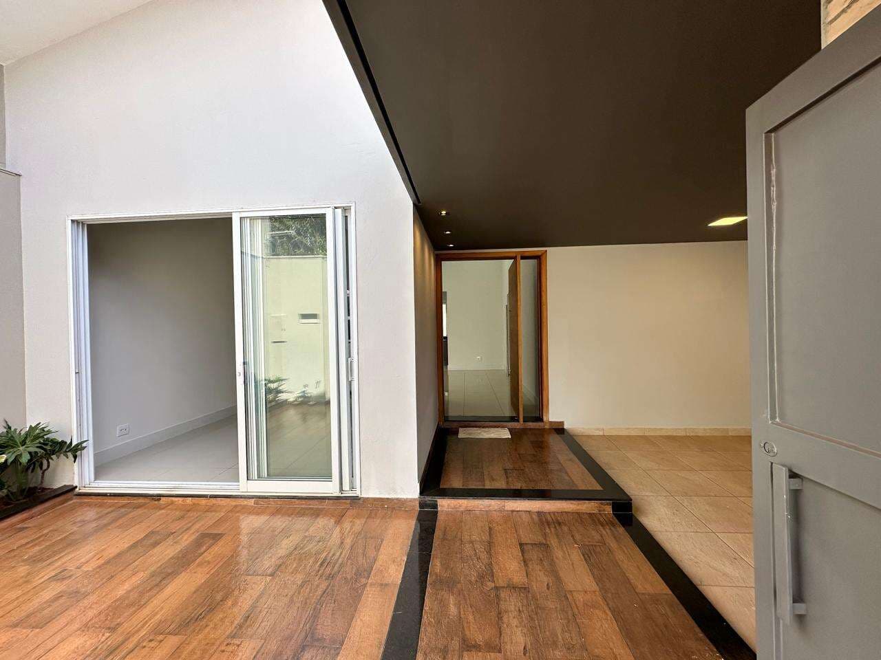 Casa para Comprar em Marília no bairro JARDIM FLORENÇA