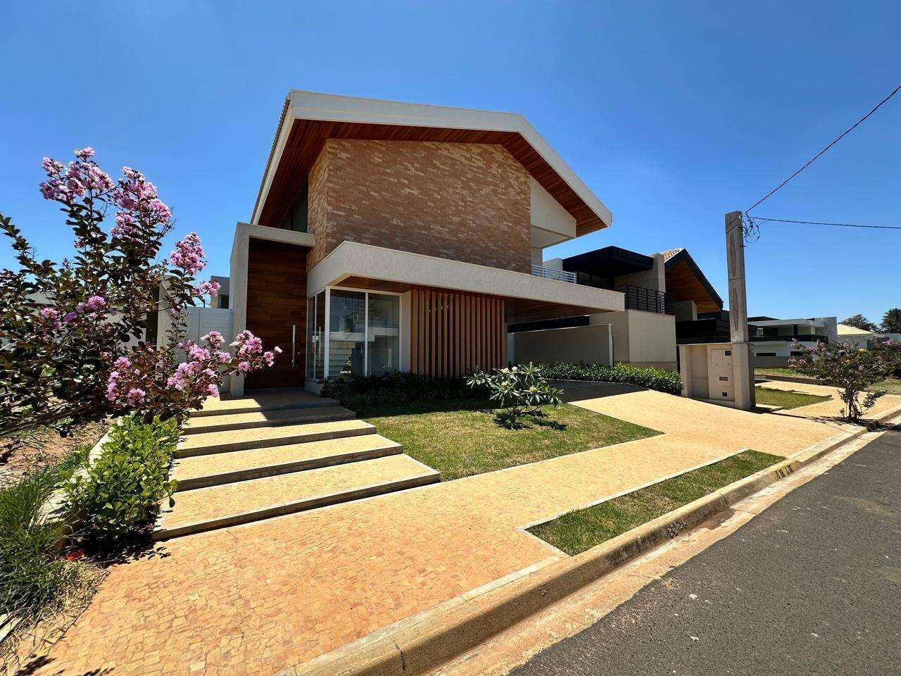 FRENTE DO IMÓVEL FRENTE DO IMÓVEL