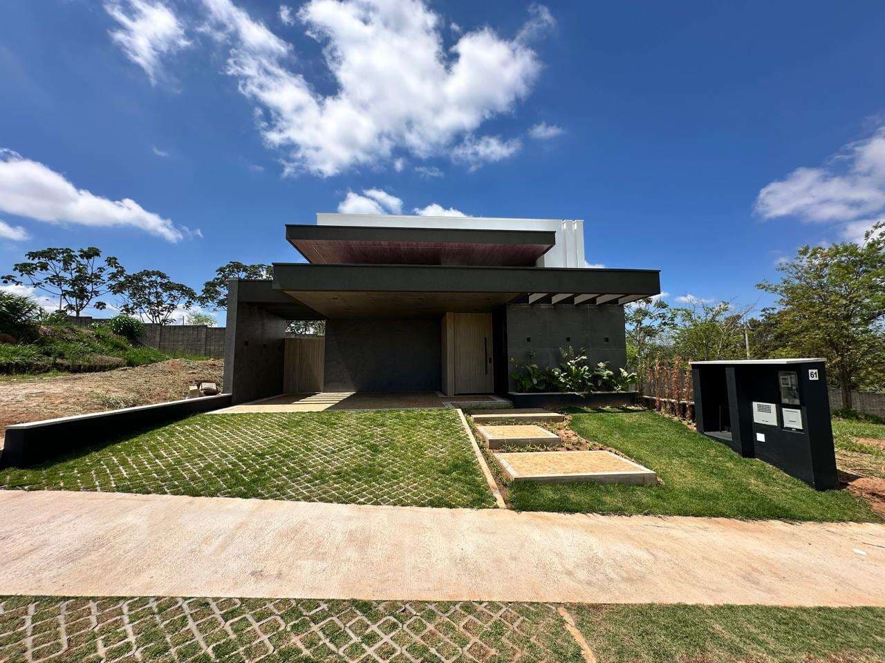 Casa para Comprar em Marília no bairro SILENZIO ESMERALDA